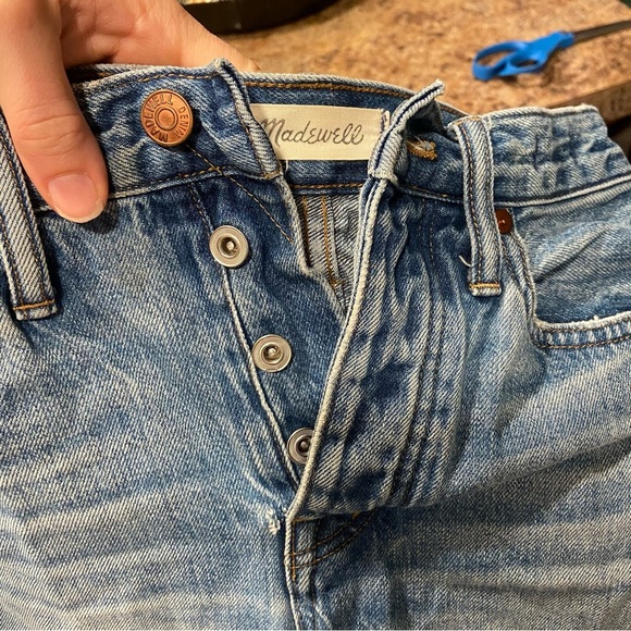 Madewell Stovepipe Jeans in distressed light wash blue - Picture 3 of 8